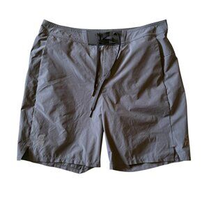 On Men's Performance Hybrid Short Shadow Medium